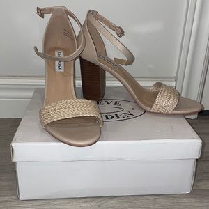 NEW Steve Madden Delsey heeled sandal with ankle strap. Size 9M